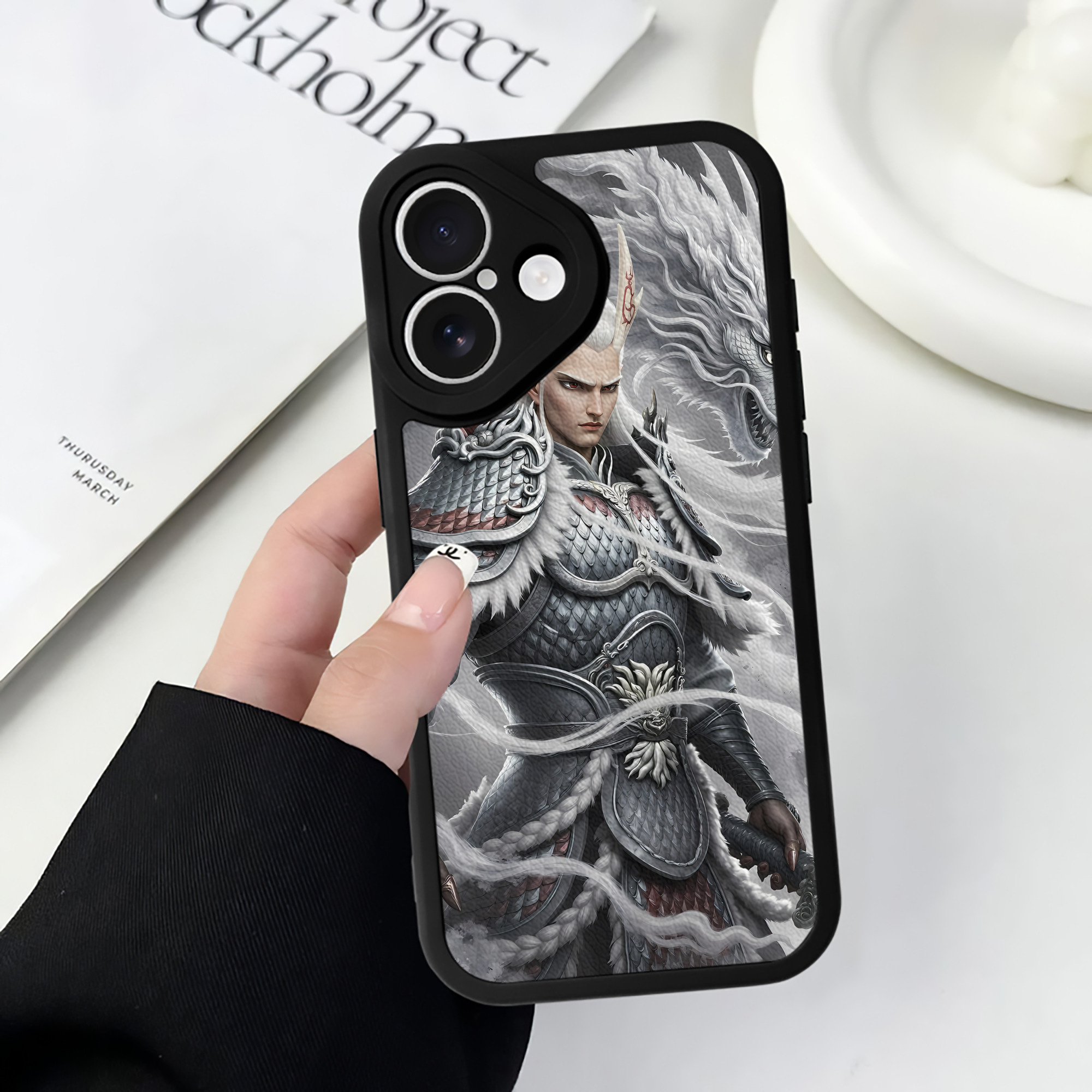 （画像用） Ne Zha 2 ナタ 魔童の大暴れ 【iPhone 16シリーズ対応】シリコンスマホケース（レザー調） 材質：シリコン